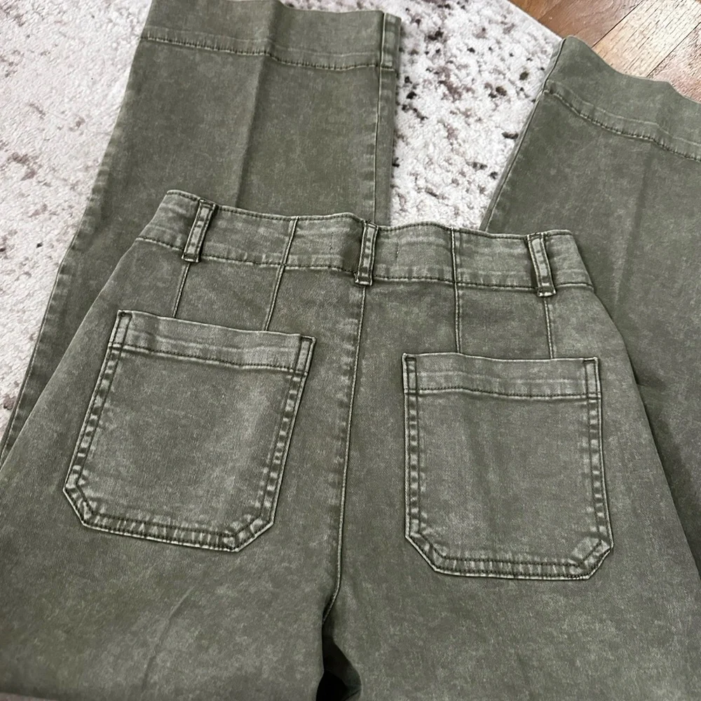 New๐ฉท Effortlessly Cool Olive Green Wide Leg Pants - Picture 9 of 9